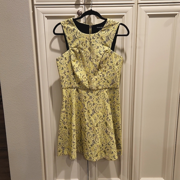 BEBE | Fit & Flare Lace Dress - Picture 5 of 7